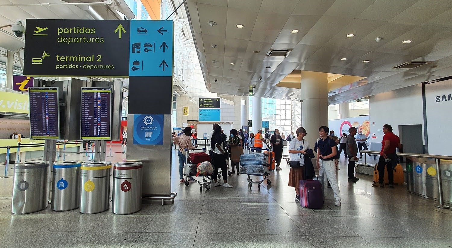 Tempo de controlo de passageiros nos aeroportos subiu 