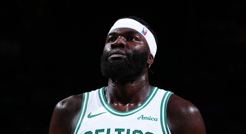 Neemias Queta estreia-se na pré-temporada da NBA com seis pontos e 10 ressaltos