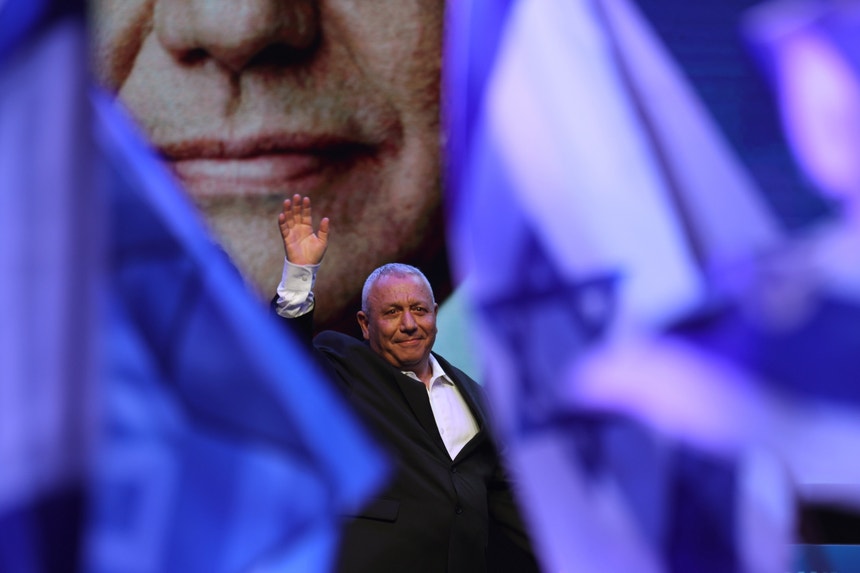 Imagem de Gadi Eisenkot. Rival de Netanyahu avisa que Israel não sobrevive mais quatro anos assim