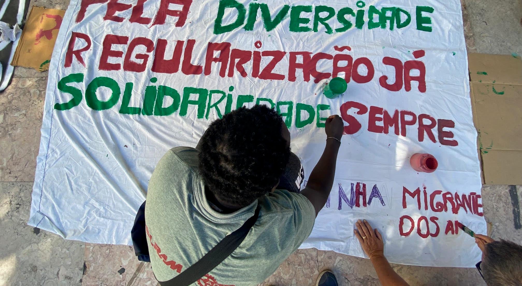 "Lei do retorno". Governo quer aumentar de dois meses para ano e meio prazo de deten��o de imigrantes ilegais