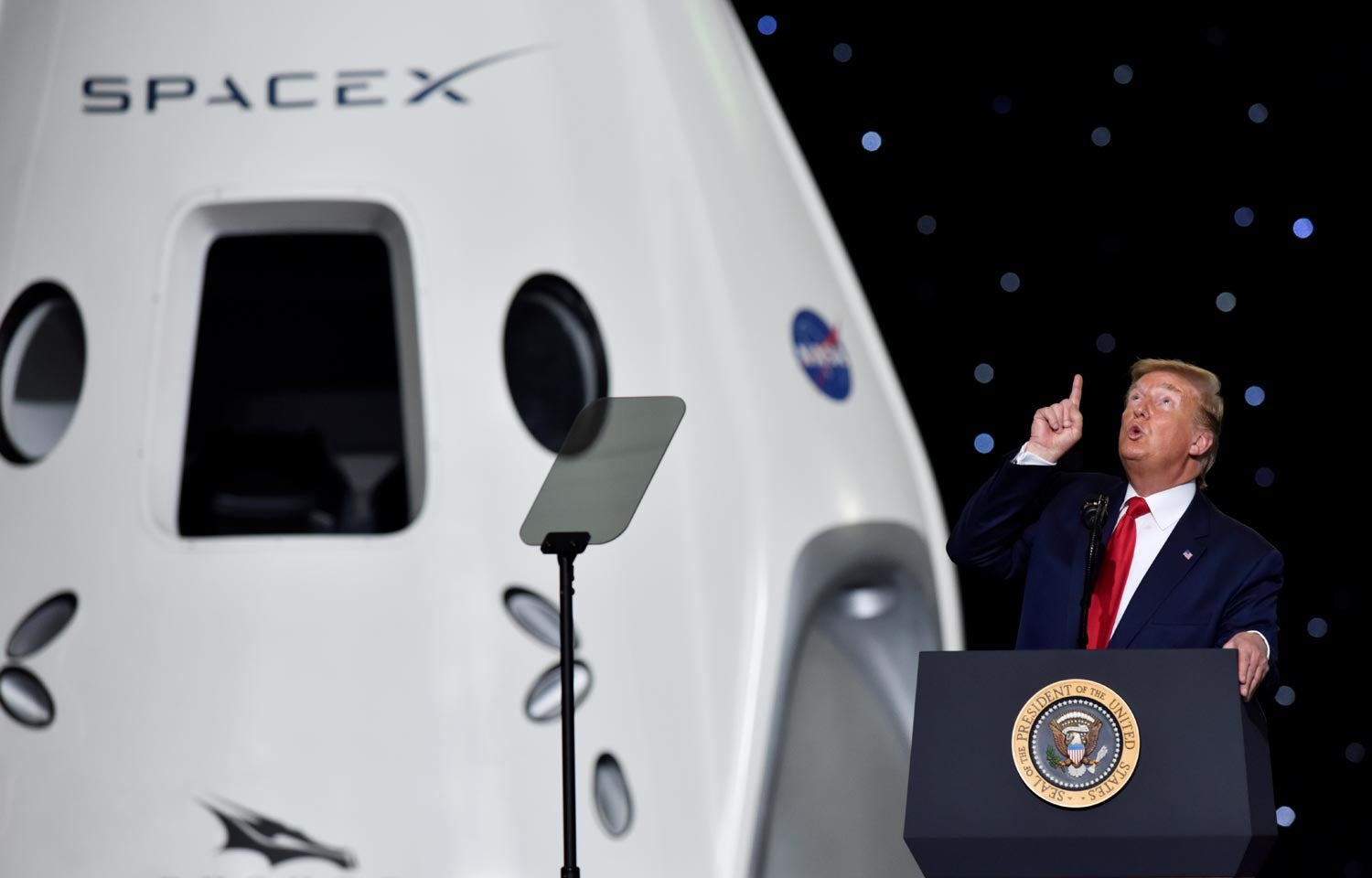 O Presidente dos EUA, Donald Trump, assistiu ao lan&ccedil;amento da primeira miss&atilde;o espacial tripulada da Sapce X, a 30 de maio de 2020