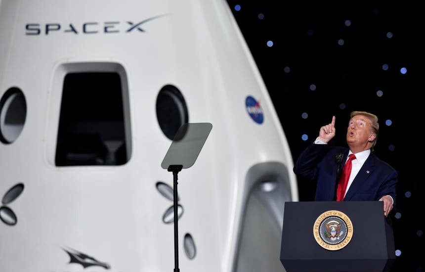 O Presidente dos EUA, Donald Trump, assistiu ao lançamento da primeira missão espacial tripulada da Sapce X, a 30 de maio de 2020