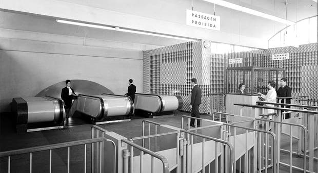 Escadas rolantes da estação do Parque - Metro de Lisboa