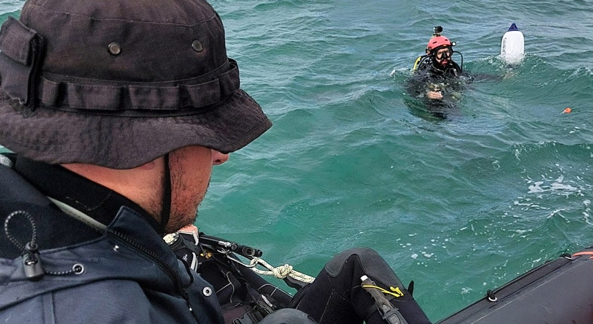 Imagem ilustrativa da notícia Dois desaparecidos. Retomadas buscas após naufrágio de barco de recreio ao largo de Tróia