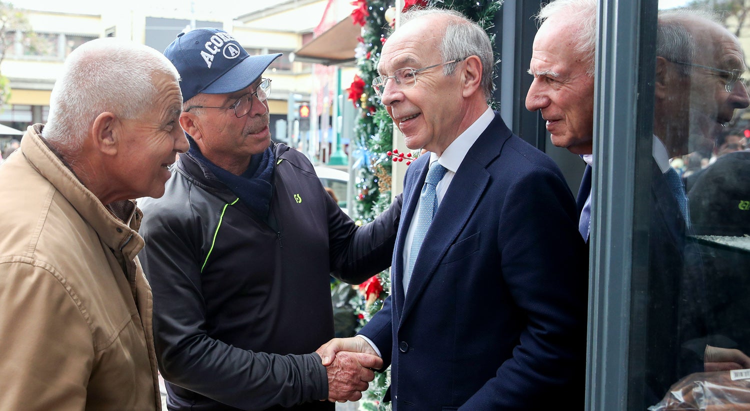 Marques Mendes critica "insinua��es" e "cal�nias" sobre rendimentos