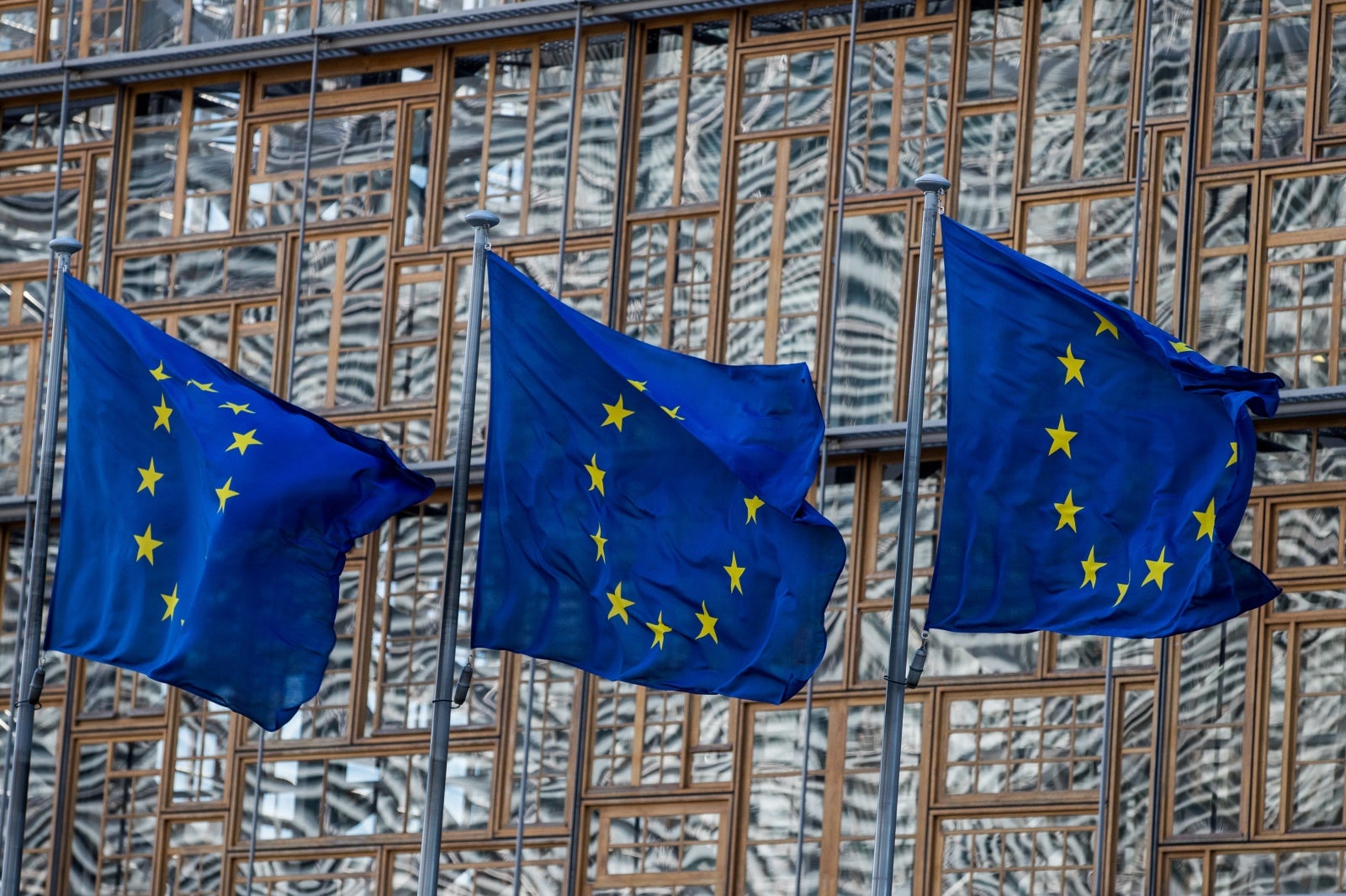 Bruxelas acusa plataformas de conteúdos pornográficos de permitirem acesso a menores