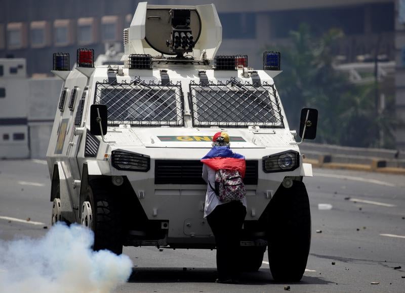 Mulher que fez frente a um tanque venezuelano é de origem portuguesa