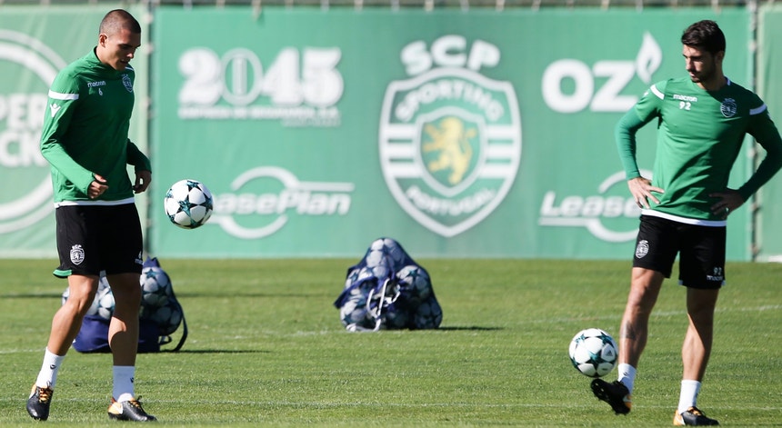 Palhinha, à esquerda na foto, deverá ser uma das novidades no "onze" inicial da equipa do Sporting, em Oleiros 
