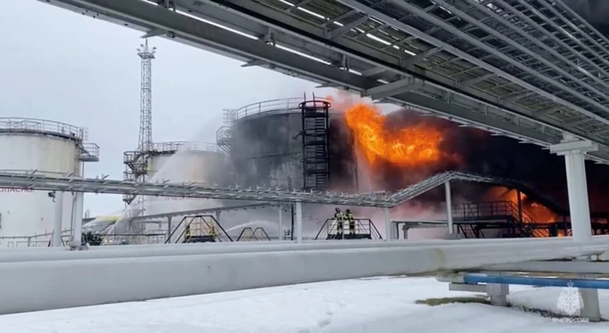 Imagem de Ataque com drones incendeia refinaria de combustíveis em Moscovo