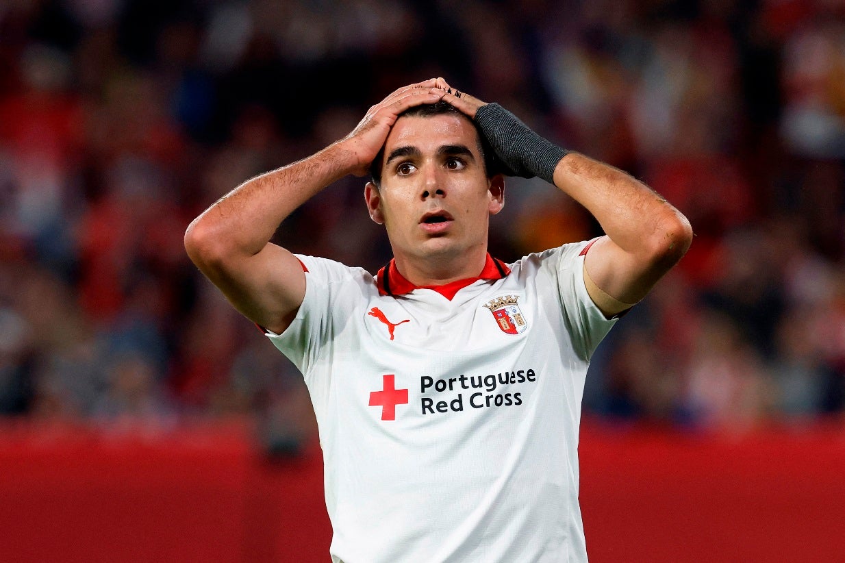 Lateral bracarense Victor G�mez distinguido no onze do ano da Liga Europa