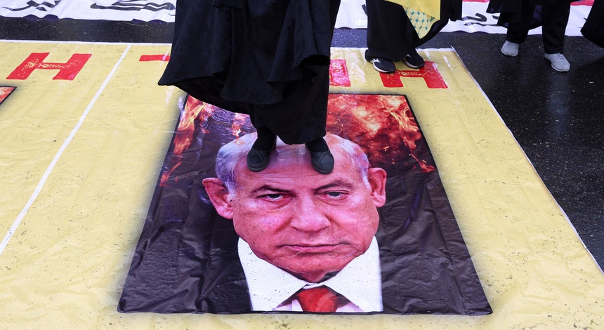 Imagem de Netanyahu fala aos iranianos. Eliminação de Larijani é 