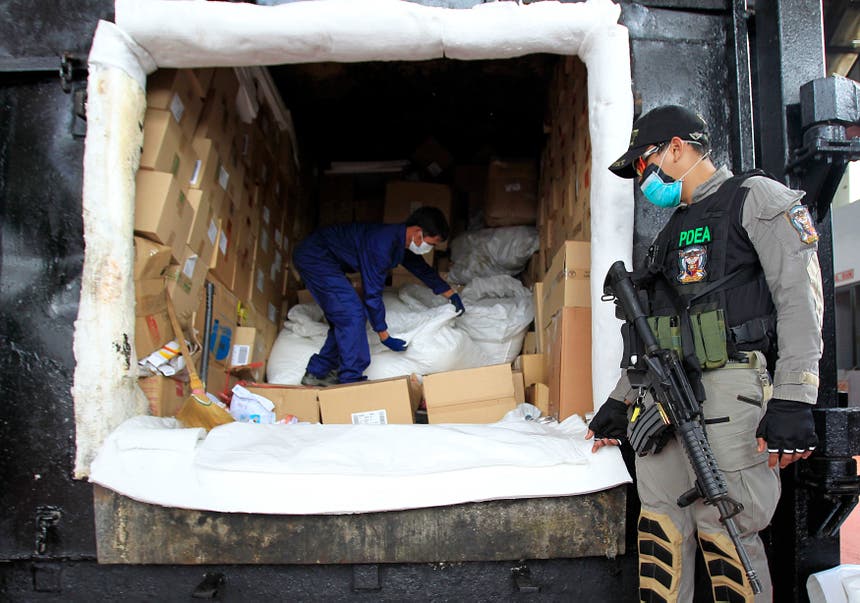 As Filipinas têm um dos mais graves problemas de drogas da Ásia. Na imagem , a apreensão de metanfetaminas, conhecidas como shabu, em novembro de 2014 em Manila Foto: Reuters As Filipinas têm um dos mais graves problemas de drogas da Ásia. Na imagem , a apreensão de metanfetaminas, conhecidas como shabu, em novembro de 2014 em Manila Foto: Reuters
