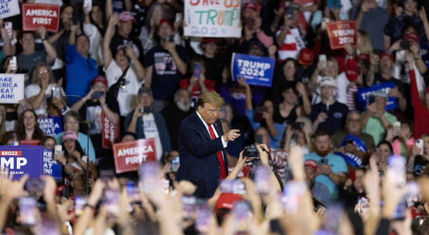 “Têm de pagar as vossas dívidas”, clamou Donald Trump durante um comício na Carolina do Sul
