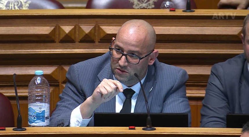 Imagem de Ex-deputado do Chega suspeito de furtar malas no aeroporto acusado de 21 crimes