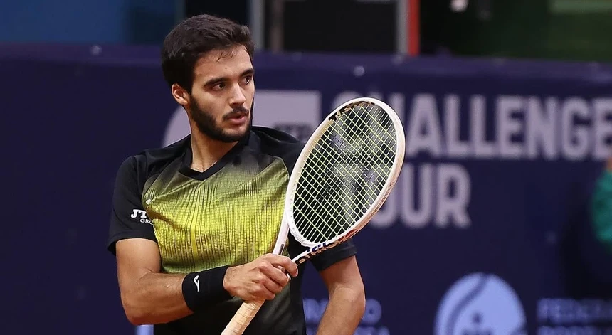 Tenista luso Francisco Cabral nos `quartos` de pares em Brisbane