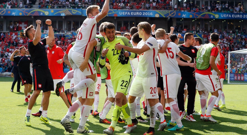 Polónia festeja passagem aos quartos de final do Euro
