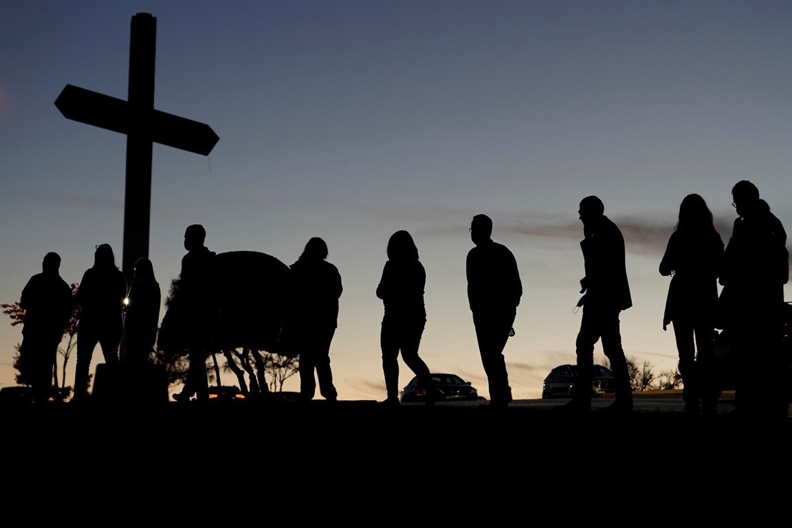  Edmond, eleitores na fila para votarem | Nick Oxford - Reuters  