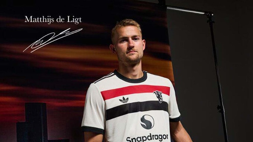 O defesa central De Ligt é um dos reforços dos "red devils"
