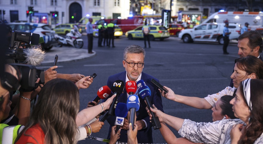 Lisbon Mayor Survives Censorship Motion After Tragic Elevator Accident Sparks Political Clash