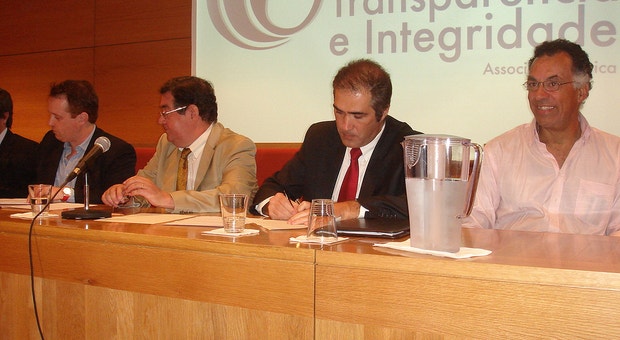 A escritura pública da associação cívica Transparência e Integridade realizou-se em setembrop de 2012
