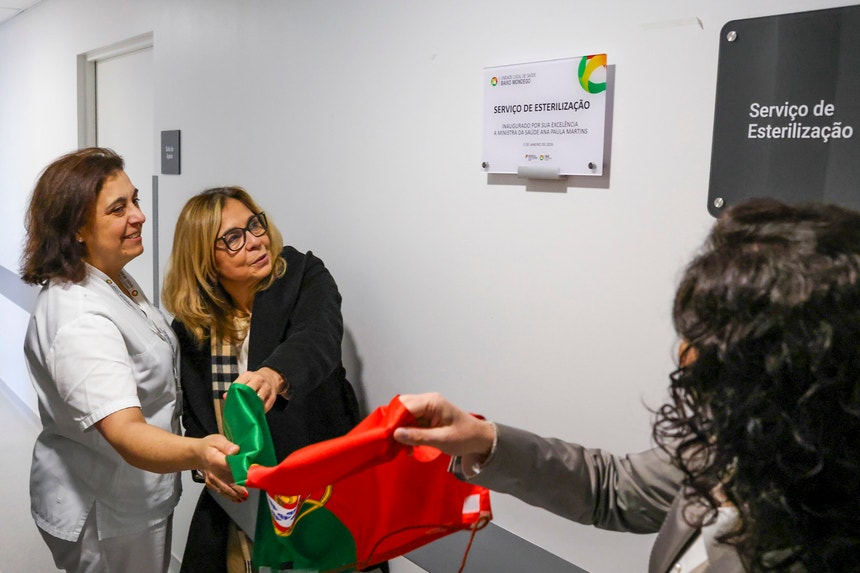 Imagem de Morte após pedido de INEM. Oposição aponta porta de saída à ministra da Saúde