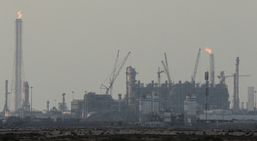 Complexos de exploração de gás natural do Golfo tornam-se campos de batalha