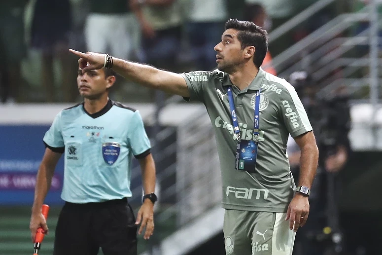 Abel Ferreira parece indicar o caminho da vitória
