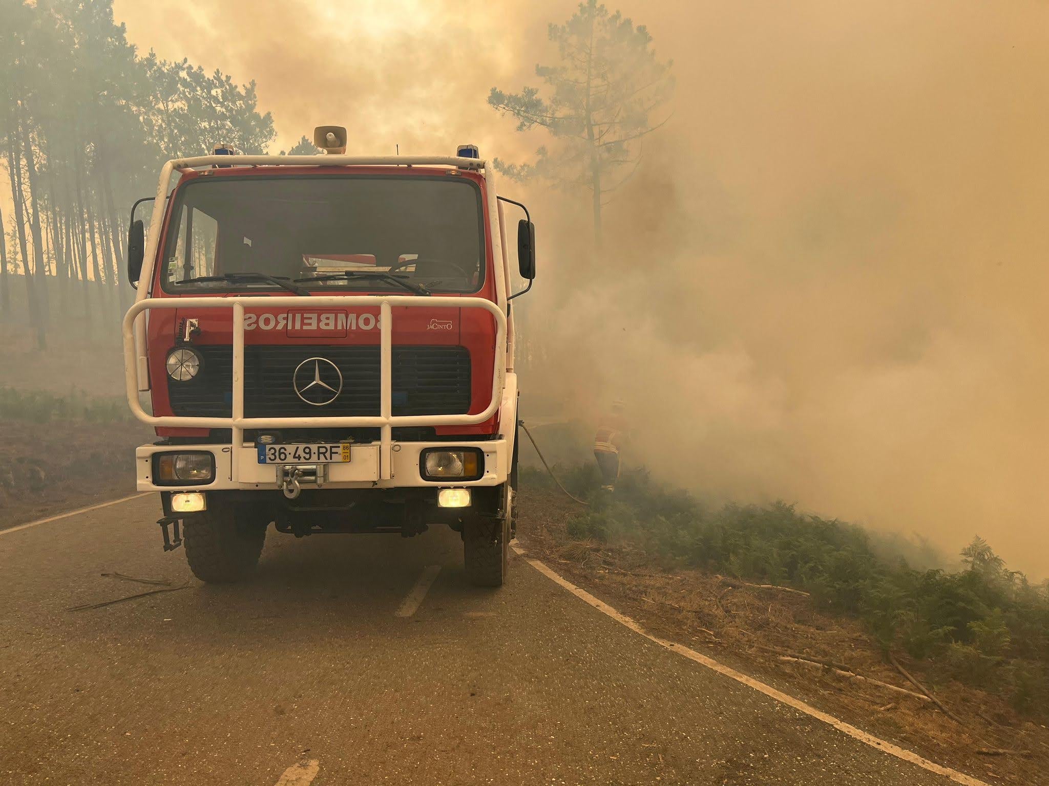 Inc�ndios em Torre de Moncorvo e Chaves mobilizam centenas de operacionais