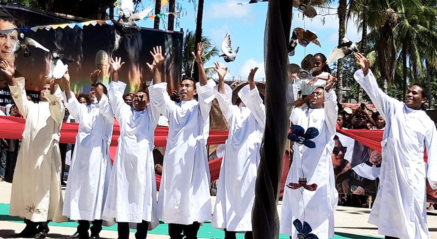  Fern&atilde;o completou a forma&ccedil;&atilde;o para ser sacerdote mas desistiu. 
