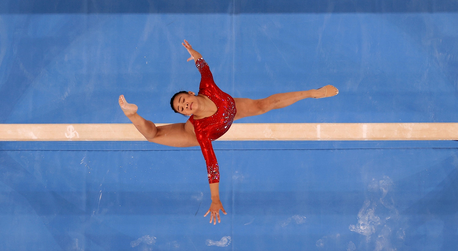  Durante a final da gin&aacute;stica trave de equil&iacute;brio, Sunisa Lee dos Estados Unidos. | Foto: Athit Perawongmetha - Reuters 