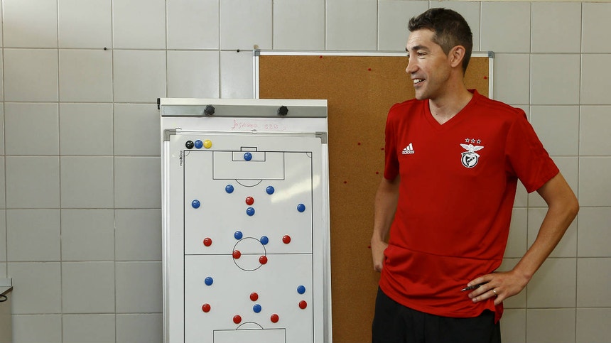 Bruno Lage assume o comando da equipa principal de futebol do Benfica
