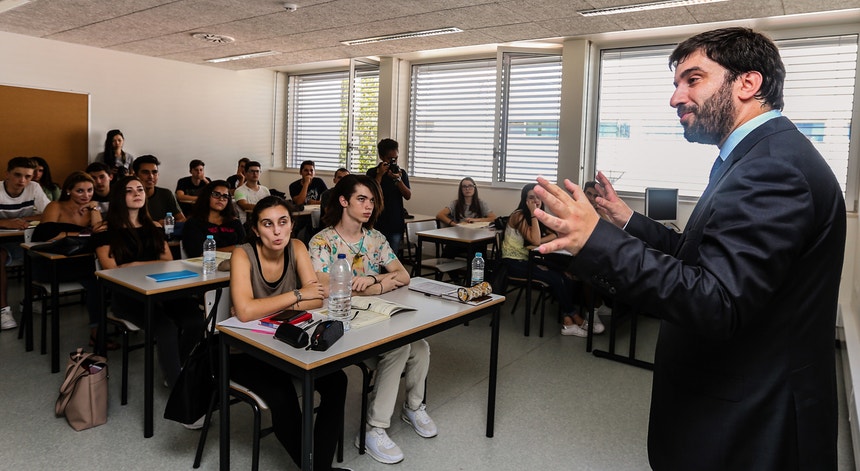 O apelo do ministro da Educação na altura em que os professores exigem a contagem do tempo total de serviço durante o período em que as carreiras estiveram congeladas
