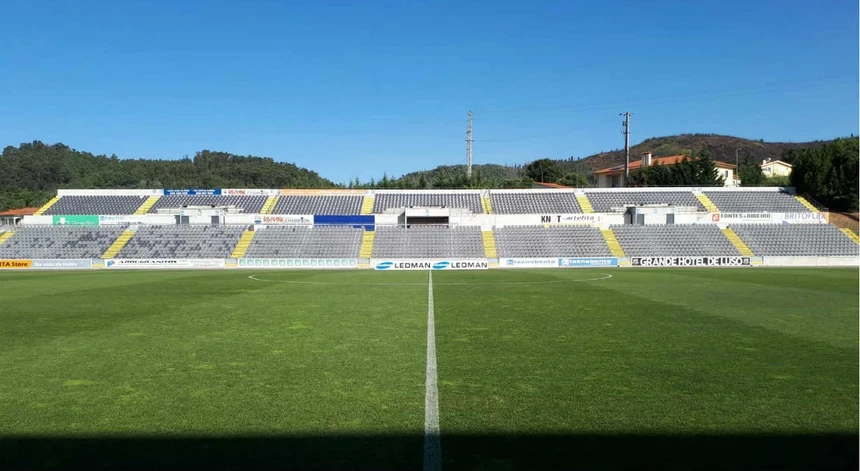 O estádio do Arouca está pronto para receber o Benfica
