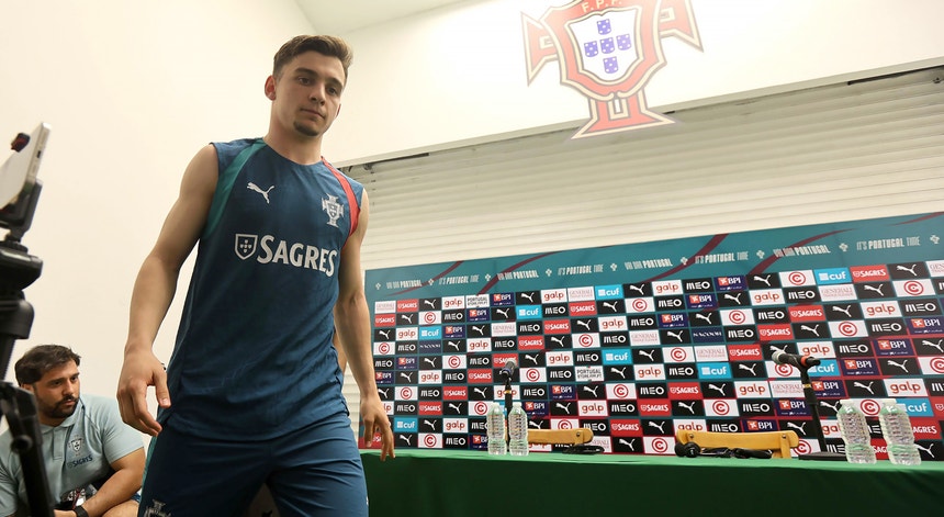 Imagem de Seleção. Grupo completo no treino para o teste com o México