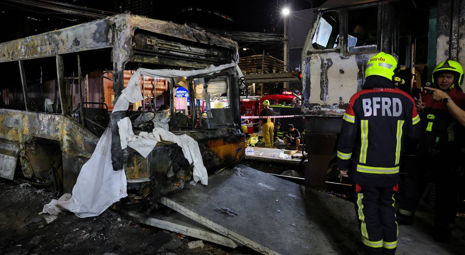 Colisão entre comboio e autocarro faz oito mortos na Tailândia
