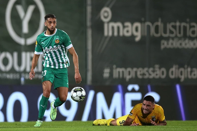 Josué troca a camisola do Rio Ave pela dos "galos"
