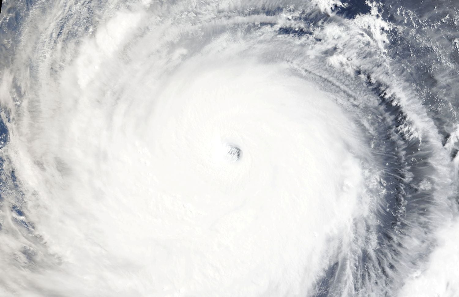 Tifón en China provoca tormentas, tornados, inundaciones y deslizamientos
