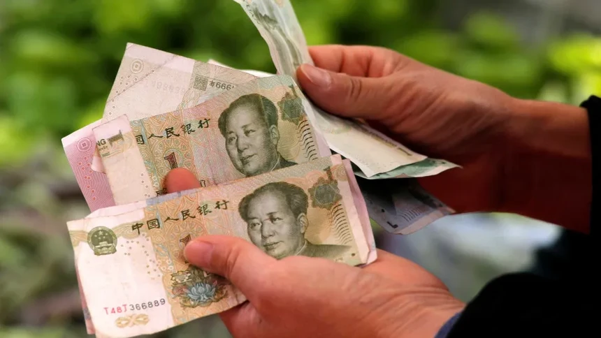 Moeda chinesa está a cair face ao dólar
