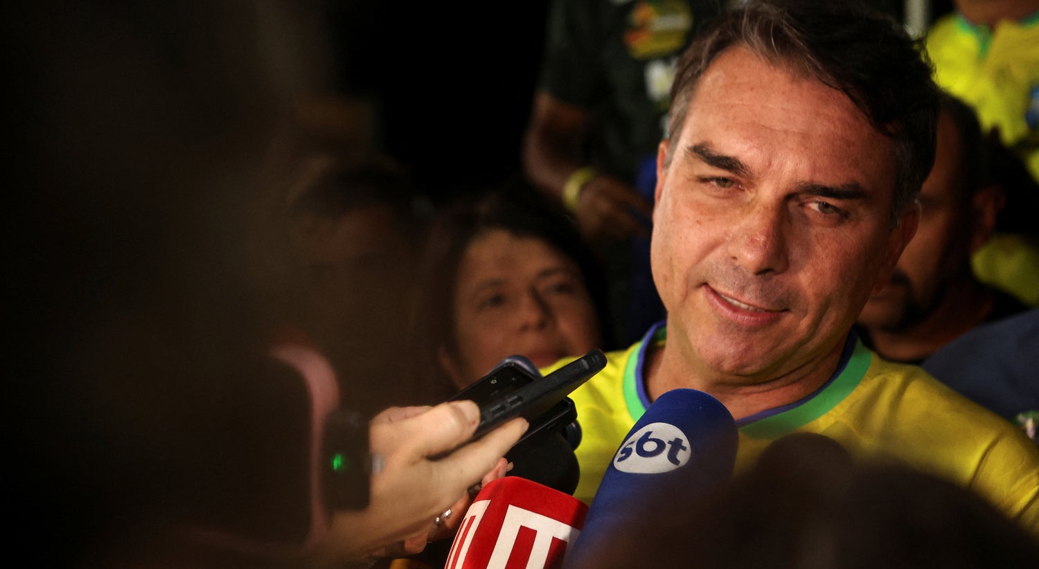 Flávio Bolsonaro promete integrar Brasil no Escudo das Américas se vencer eleições