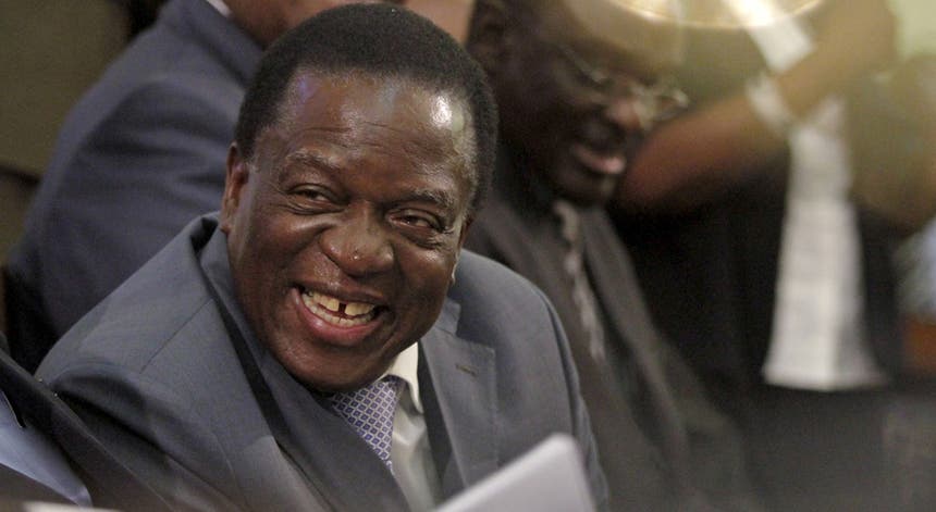O ex-vice-presidente, Emmerson Mnangagwa, foi escolhido pelo ZANU-PF para candidato às proximas eleições presidenciais. Foto: Philimon Bulawayo - Reuters