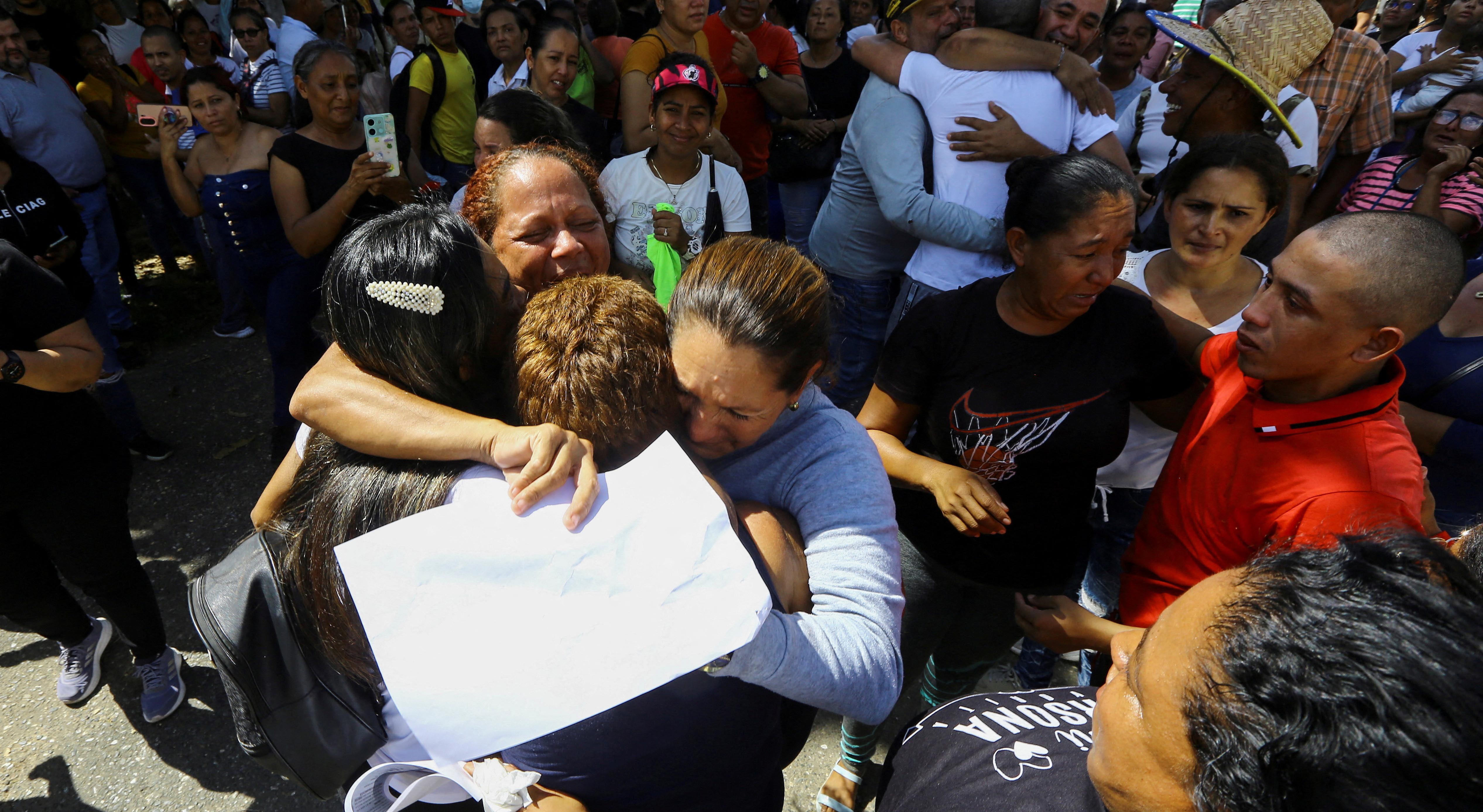 Mulheres familiares de presos políticos completam 72 horas em greve de fome em Caracas