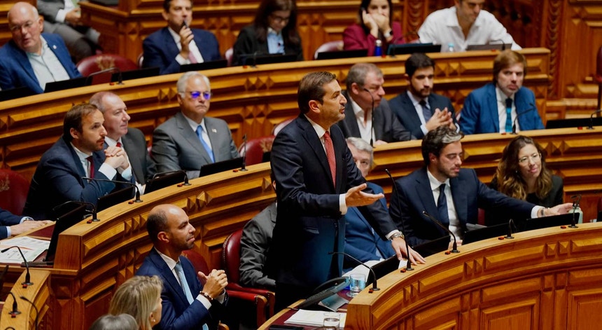 Imagem de PSD diz haver entendimento com PS e Chega para 