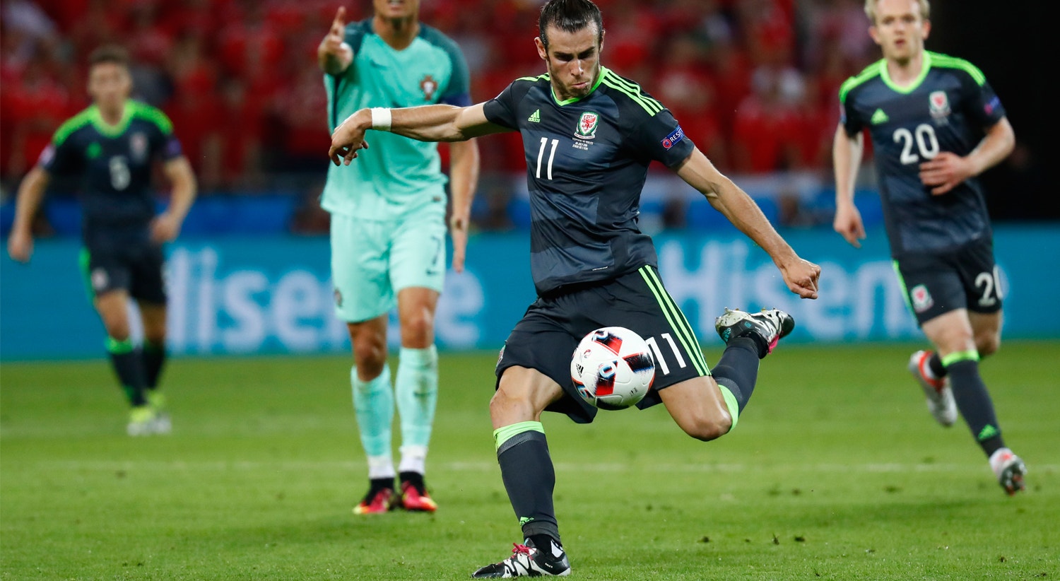  Carl Recine - Reuters 