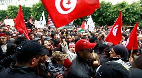 Os três anos da queda do Presidente Ben Ali foram festejados por milhares de tunisinos no dia 14 de janeiro 2014 (Reuters)