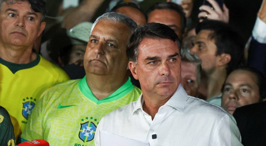 Bolsonaro voa da Argentina para o Equador e Estados Unidos garantem vistos