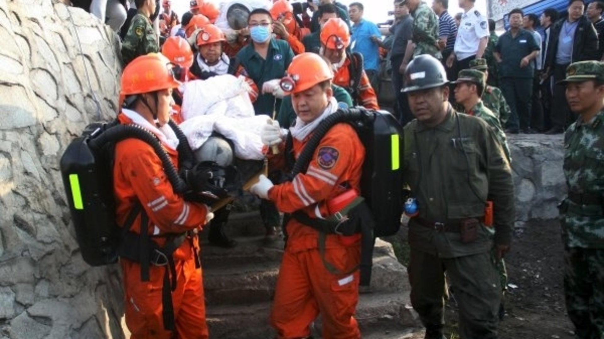 Sete mortos em mina ilegal inundada pelas chuvas no sudoeste da China
