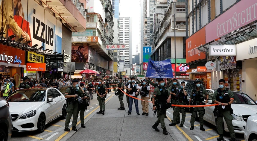 A polícia de Hong Kong não desarma na perseguição aos membros da oposição ao governo
