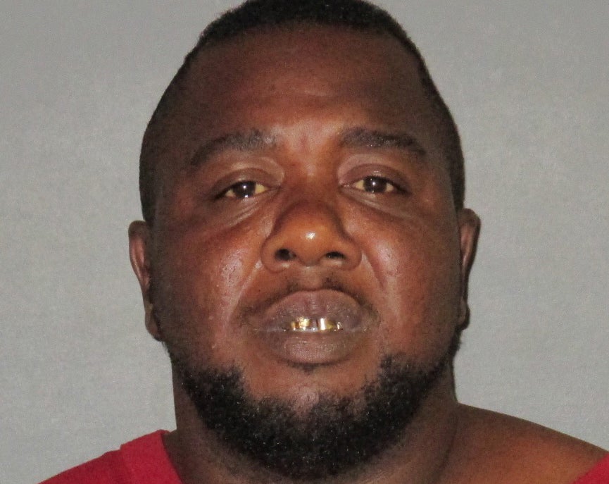 Alton Sterling de 37 anos e pai de cinco filhos, foi abatido pela pol&iacute;cia com cinco tiros no dia 5 de julho de 2016 em Baton-Rouge, Louisiana, EUA  Foto: Reuters