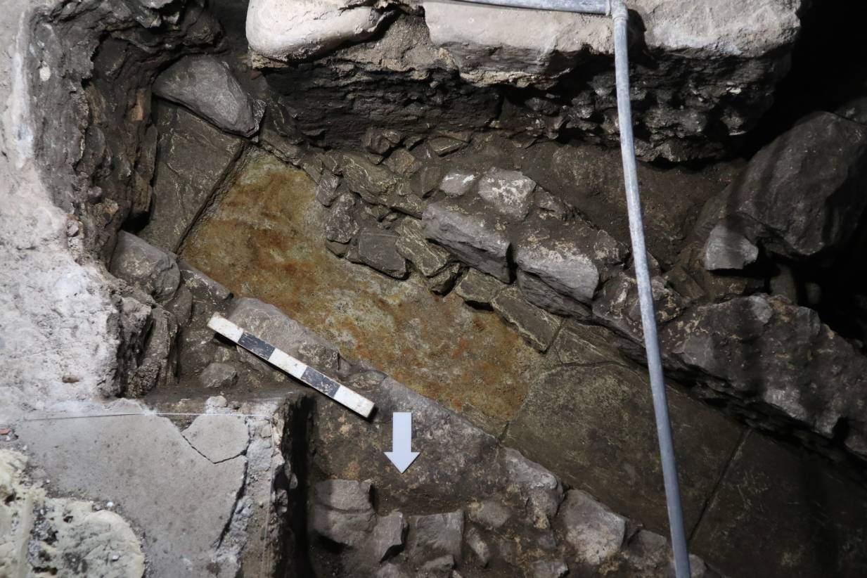  Cloaca romana, encontrada no subsolo da &aacute;rea escavada | Era-Arqueologa 