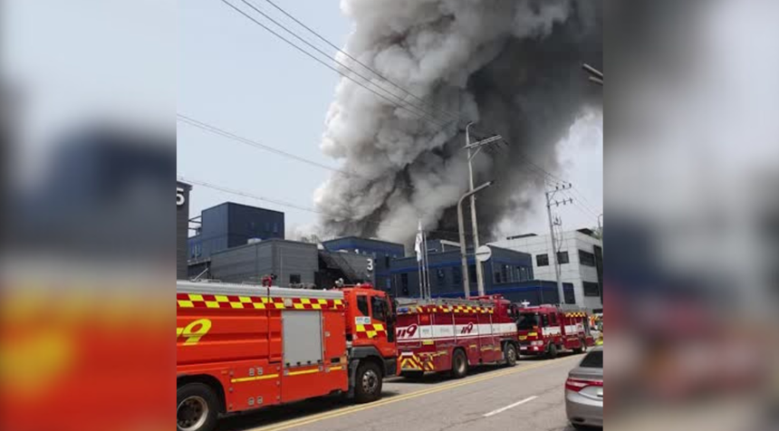 O incêndio começou depois de as baterias de lítio terem explodido 
